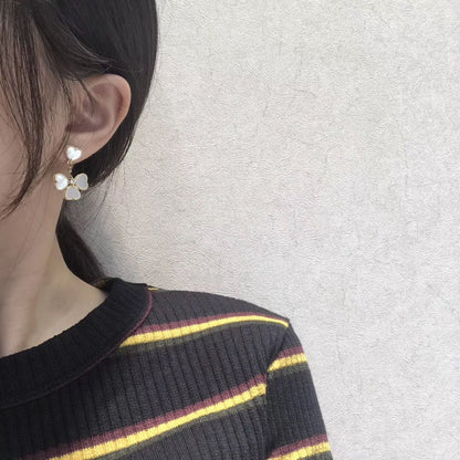 [Luna Brilliance]CLOVER SWEET WHITE MOP EARRINGS