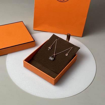 [Luna Brilliance]CONSTANCE BLACK PEDANT PINK GOLD NECKLACE