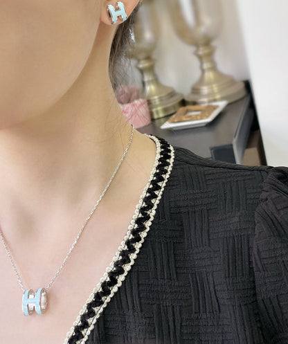 [Luna Brilliance]POP H SKY BLUE STUD EARRINGS