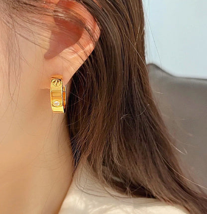 [Luna Brilliance]LOVE 5.5MM 1 DIAMOND EARRINGS