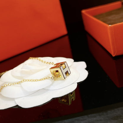 [Luna Brilliance]H WHITE SQUARE GOLD NECKLACE