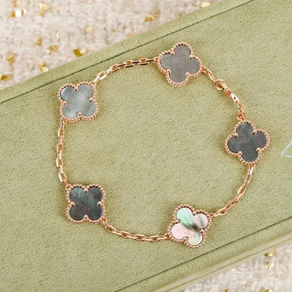 [Luna Brilliance]CLOVER 5 MOTIF GRAY MOP BRACELET COLLECTION